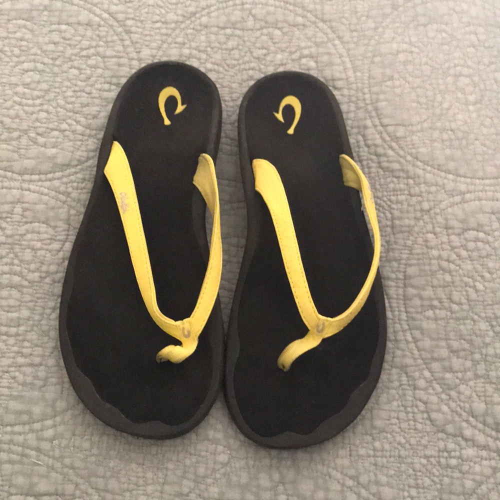Bright yellow olukai flip flop